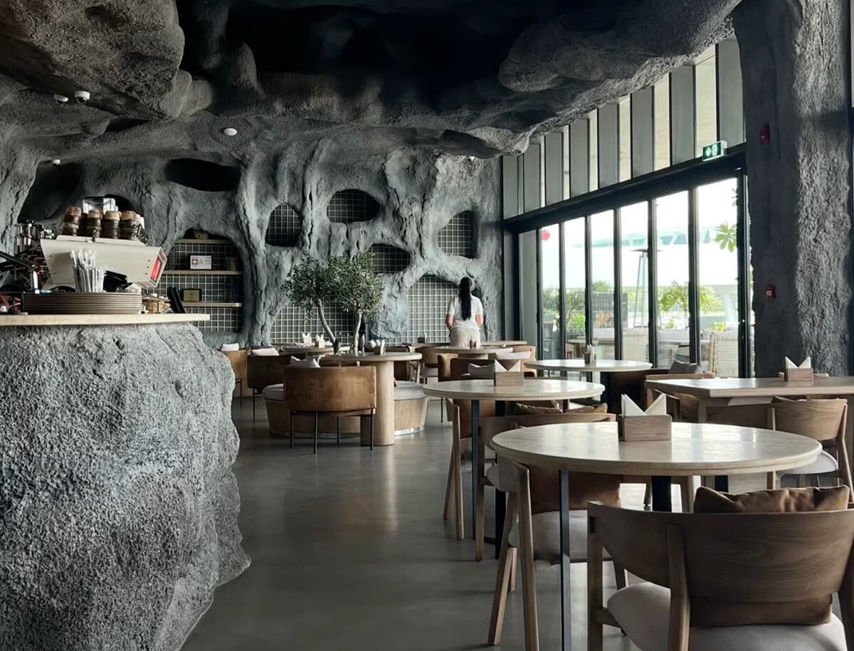 ресторан в виде скалы